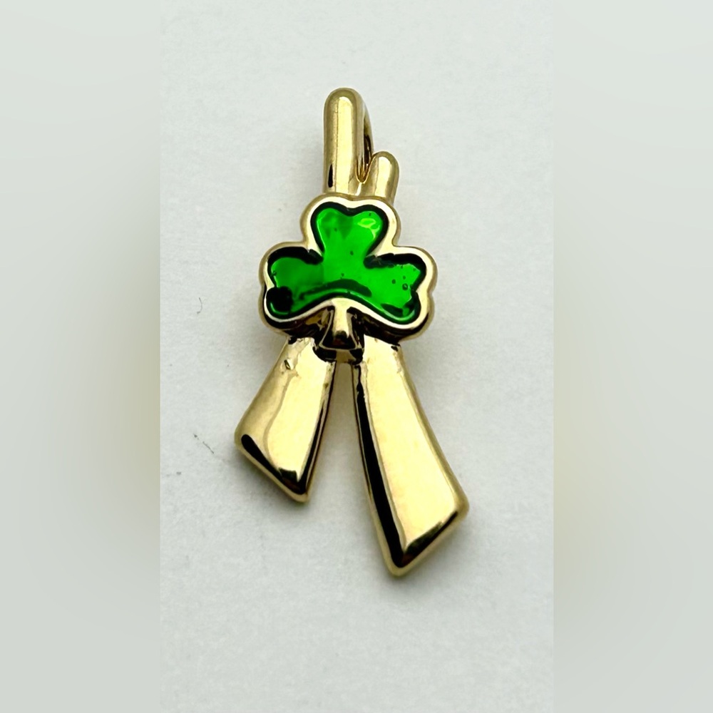 Irish Shamrock Pendant - Solvar